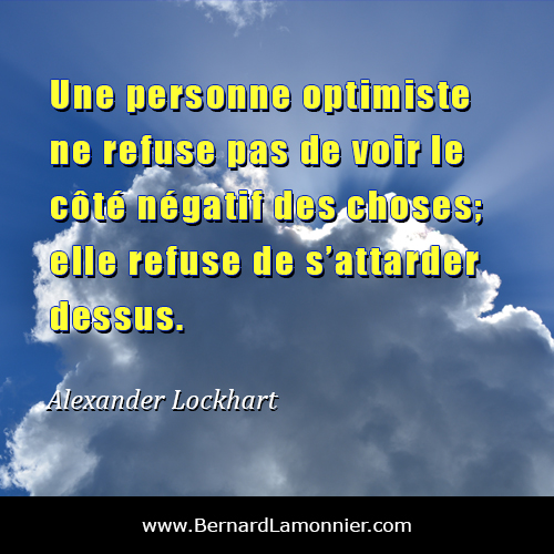 Une personne optimiste ne refuse pas de voir le côté négatif des choses; elle refuse de s’attarder dessus